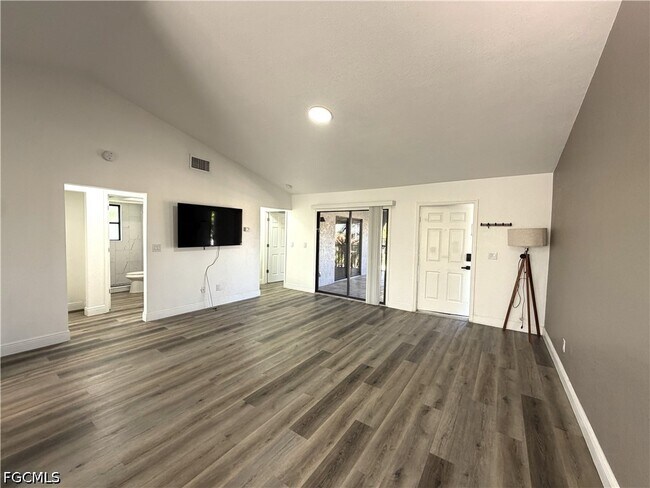 Building Photo - 2811 SE 15th Pl