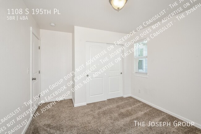 Building Photo - 1108 S 195th Pl