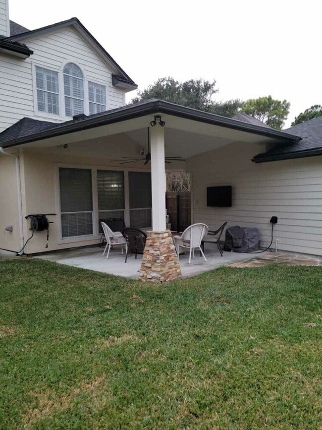 Building Photo - 22010 Castlewind Ct