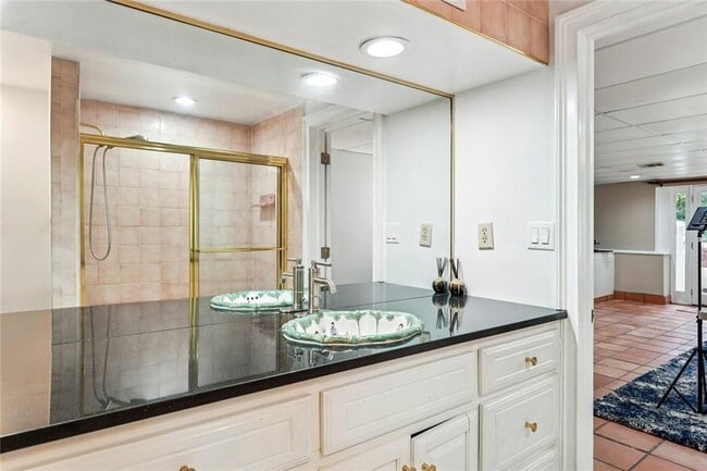 Building Photo - 511 Pine Valley Rd SE