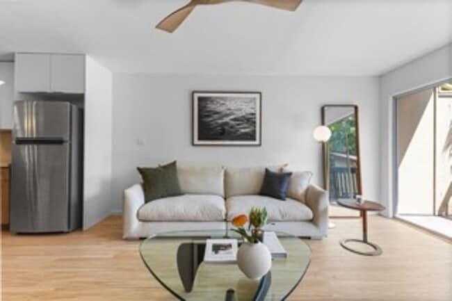 Building Photo - Windward Estates #M102