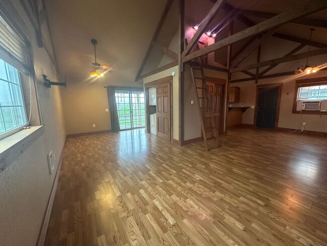 Building Photo - 4645 NE Elliott Cir