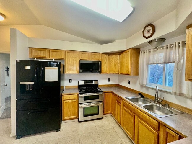 Building Photo - Check out the private fenced backyard!