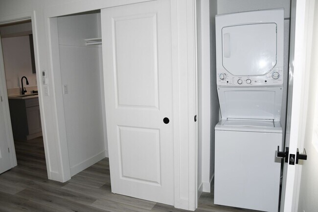 Building Photo - Valencia (994)