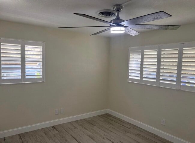 Building Photo - 3393 NE Sandra Dr