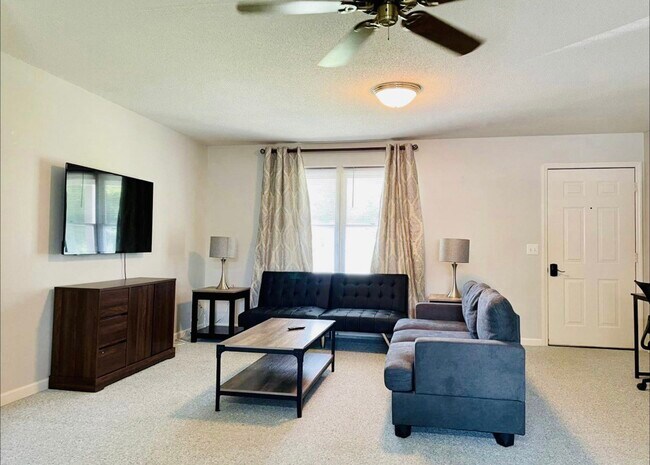 Building Photo - 115 2nd St