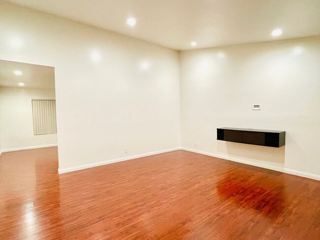 Building Photo - Charming Cul-de-Sac Home for Lease in Cerr...