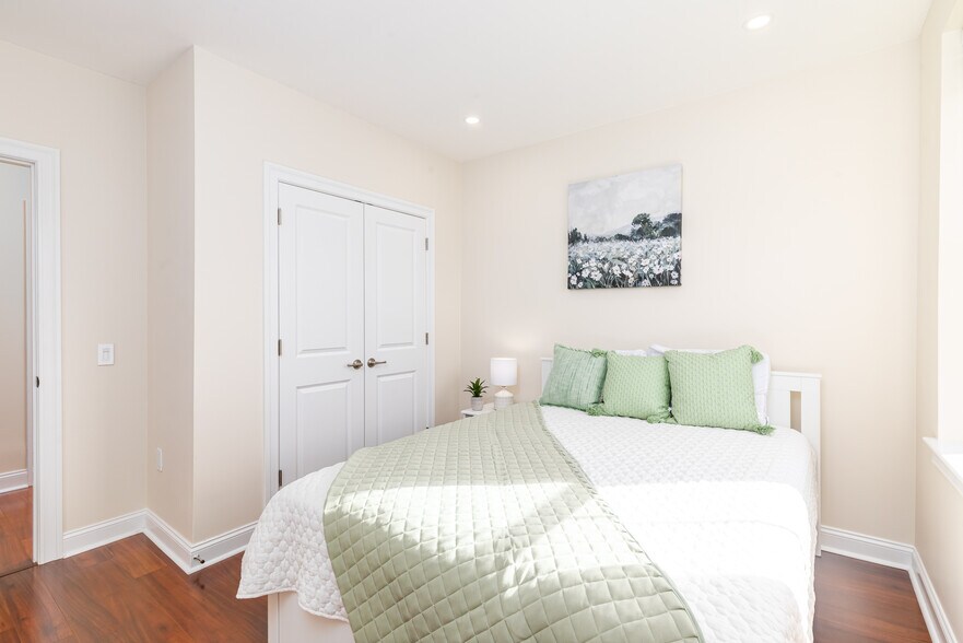 Building Photo - 4 Harvest Dr