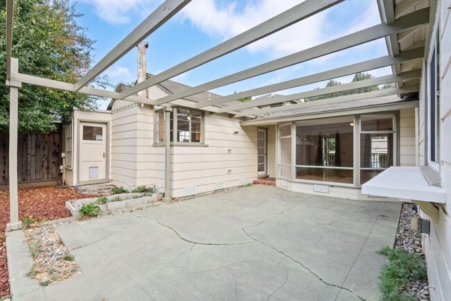 Building Photo - 301 22nd Ave