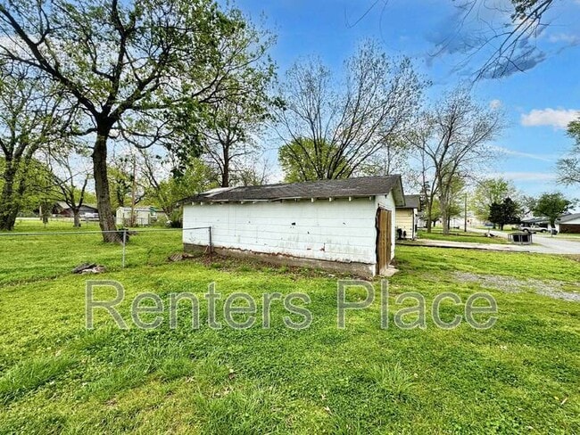 Building Photo - 201 S Ora St