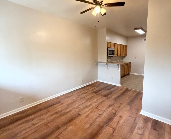 Building Photo - 1521 E 65th St