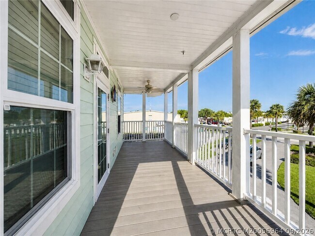Building Photo - 252 NE Ebbtide Way