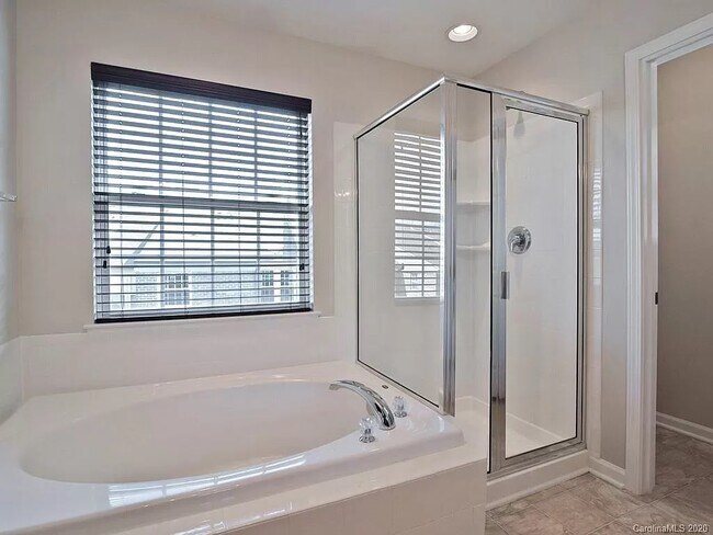 Building Photo - 660 Penn St