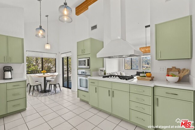 Building Photo - 3665 Alta Mesa Dr