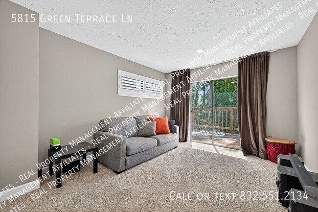 Building Photo - 5815 Green Terrace Ln