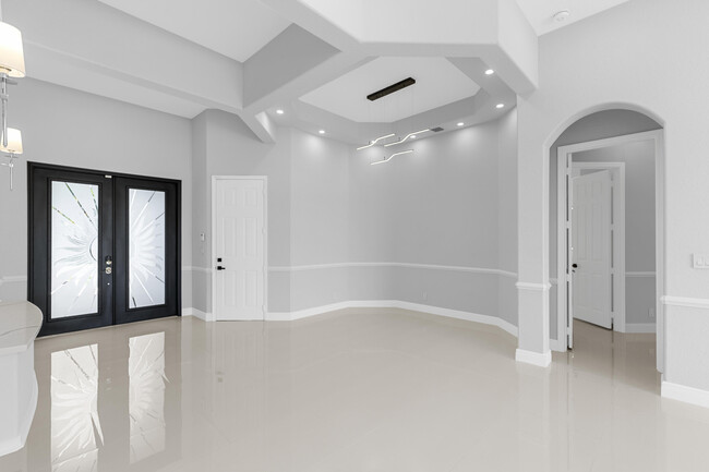 Building Photo - 1256 Beacon Cir