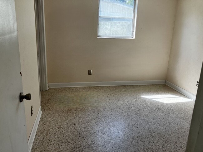 Building Photo - 2 Bedroom with fenced in backyard