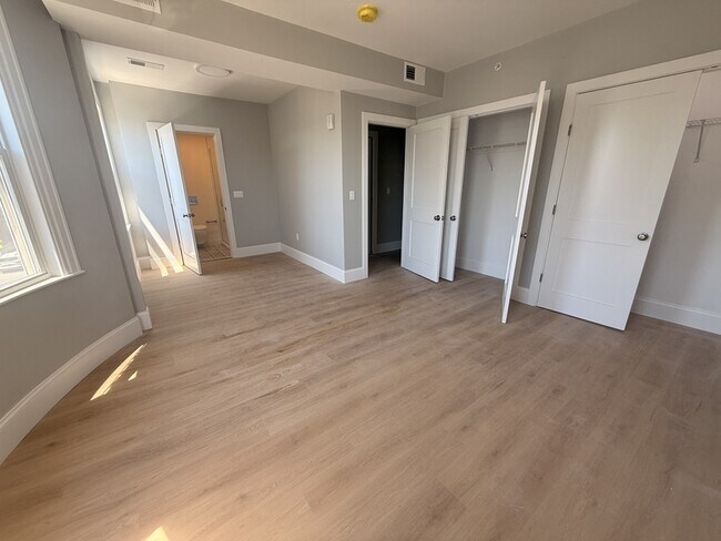 Building Photo - 7 Thornley St