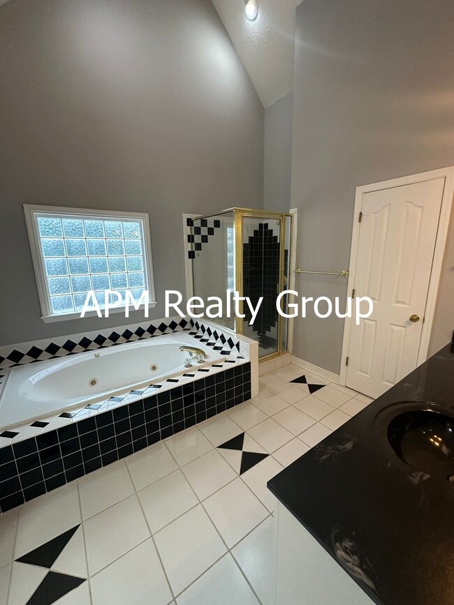 Building Photo - 109 Rolling Creek Cir