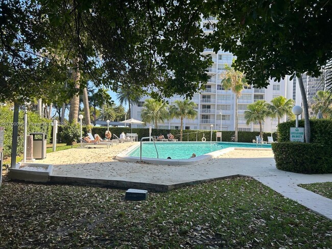 Building Photo - 1408 Brickell Bay Dr