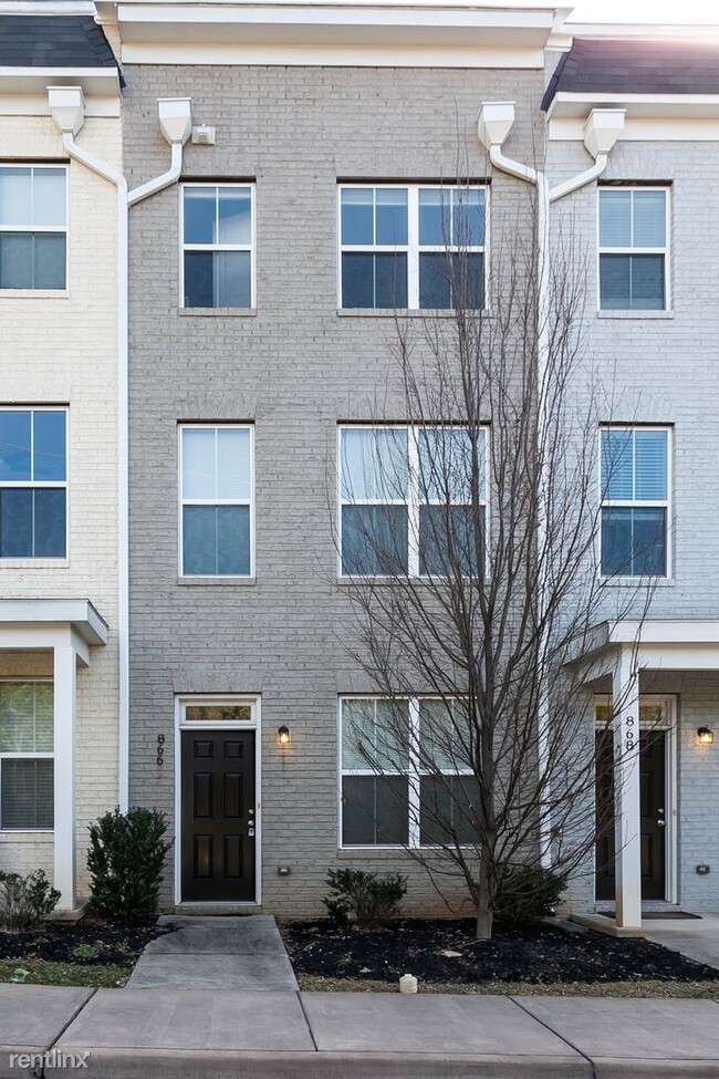 Building Photo - 4 br, 3.5 bath House - 866 Estes St