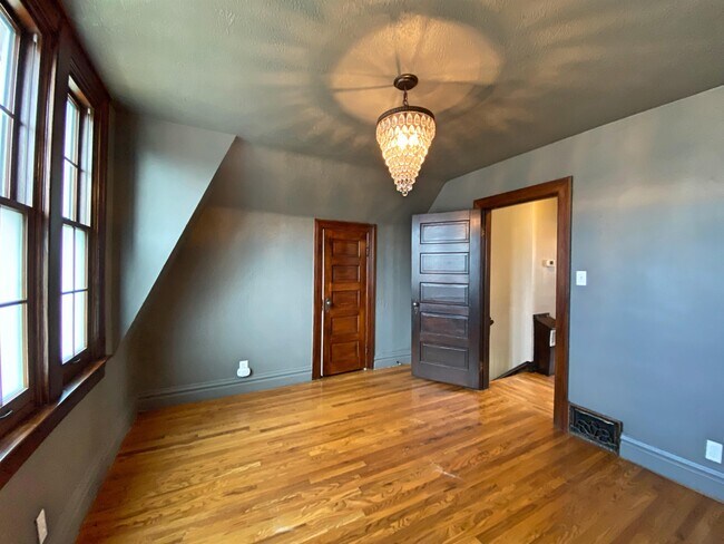 Building Photo - 2445 W 37th Ave