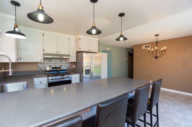 Building Photo - 3 Bed, 2 Bath Single Level Home in Mira Mesa