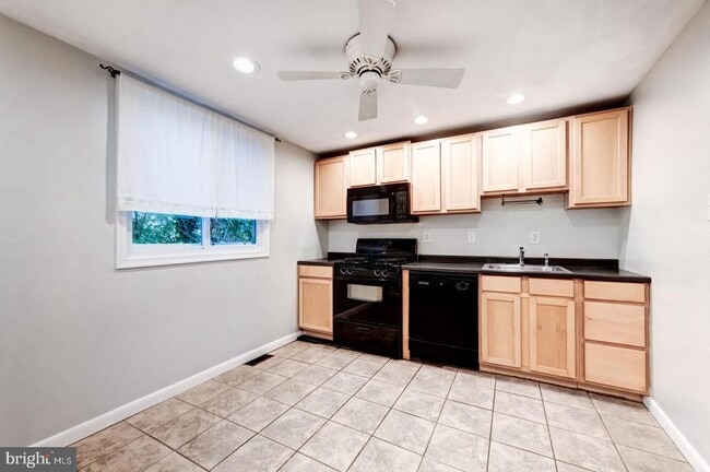 Building Photo - 4442 Baker St