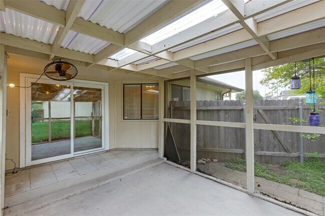 Building Photo - 1121 Peggotty Pl