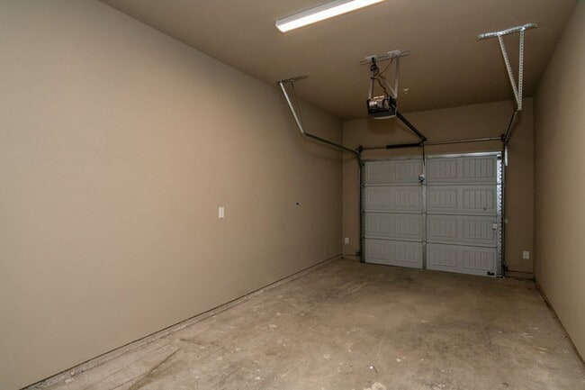 Building Photo - AVAILABLE NOW! GORGEOUS 2 BEDROOM FOUR PLEX LOCATED IN MIDLOTHIAN ISD!