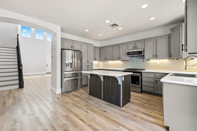 Building Photo - 40612 Chantemar Way