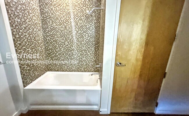 Building Photo - 600 12th Ave S