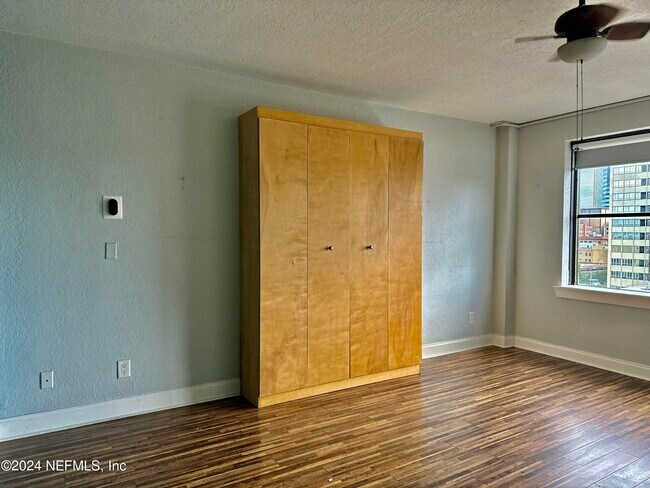 Building Photo - 311 W Ashley St