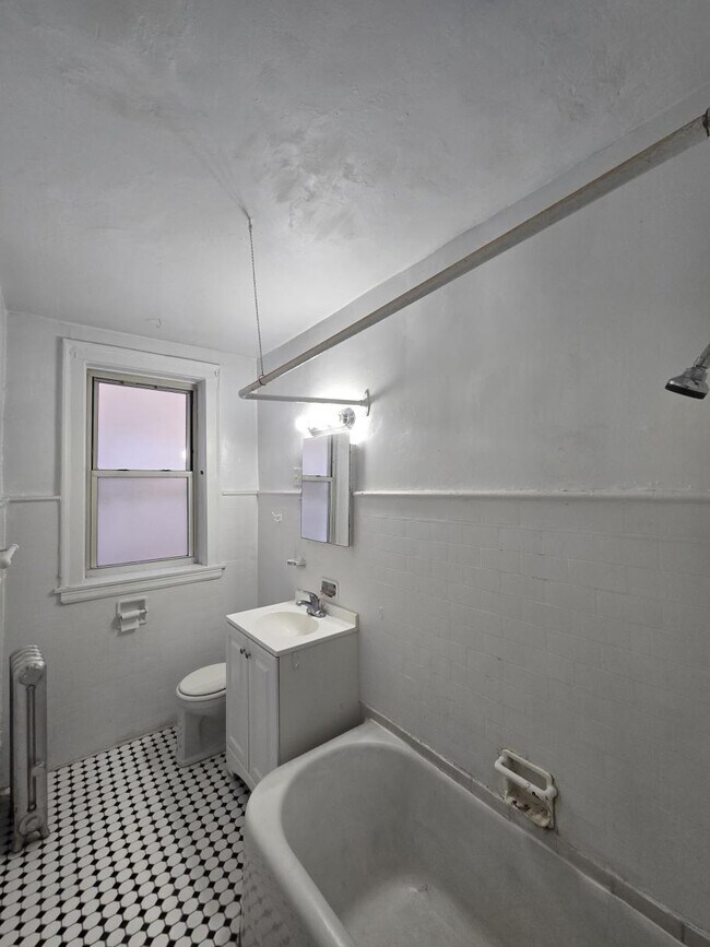 Building Photo - 1808 W Farwell Ave