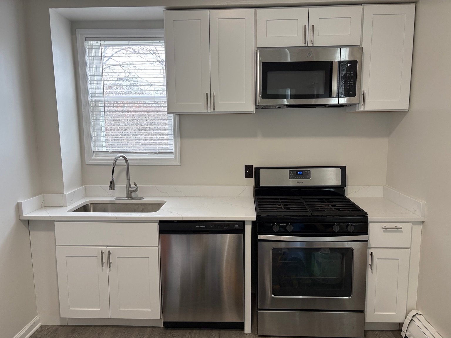 Building Photo - 305 W Clay Ave