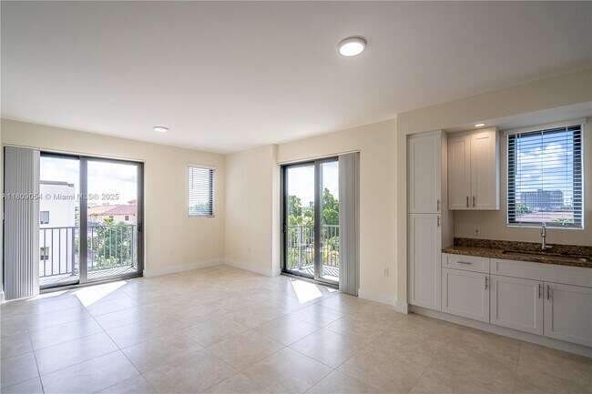 Building Photo - 1091 Galiano St