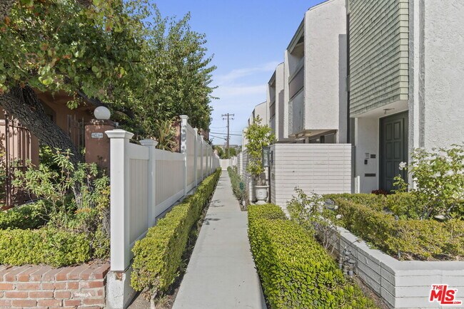 Building Photo - 9501 W Olympic Blvd