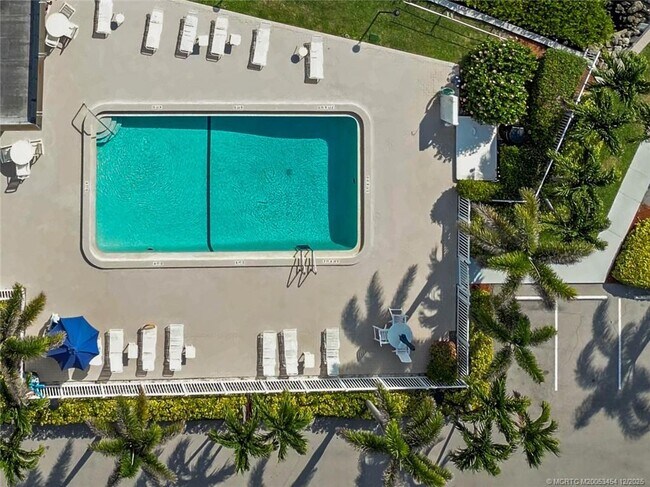 Building Photo - 3792 NE Ocean Blvd