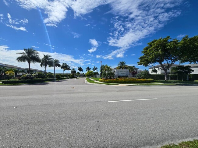 Building Photo - 2705 SE 15th St