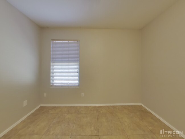 Building Photo - 43780 Elm Dr