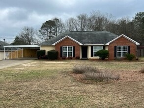 Building Photo - 4 Bedroom, 2 Bath Home in Lee County!