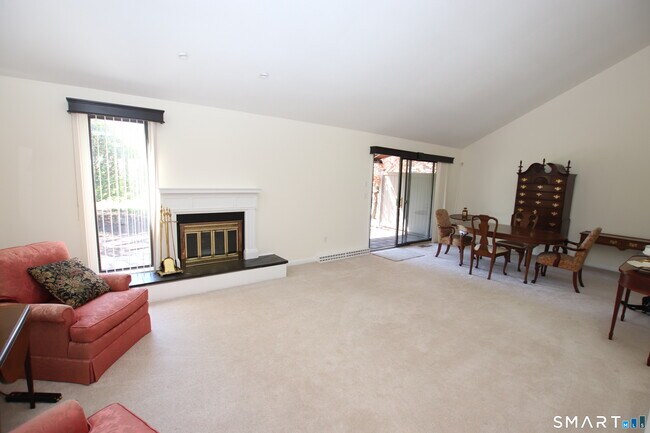 Building Photo - 53 Hollister Way N