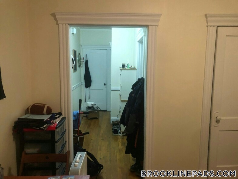 Building Photo - 360 Riverway