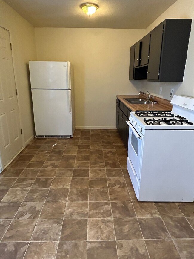 Building Photo - 3437 SW Brendan Ave