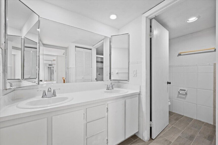 Building Photo - 1560 Forest Lakes Cir