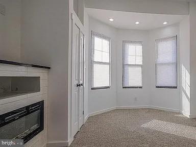 Building Photo - 913 S Yewdall St