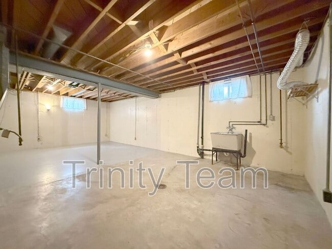 Building Photo - 287 Teal St