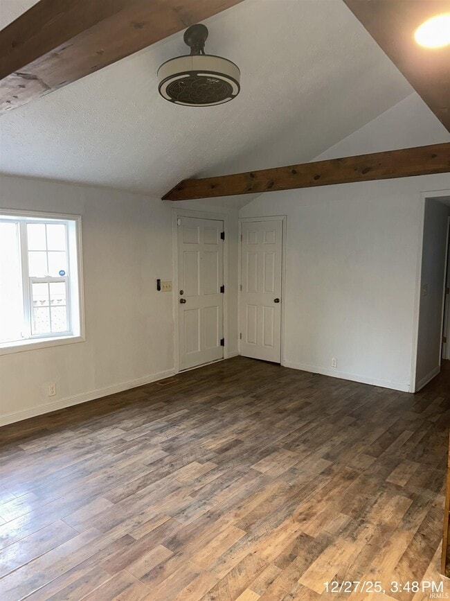 Building Photo - 1009 E Spraker St