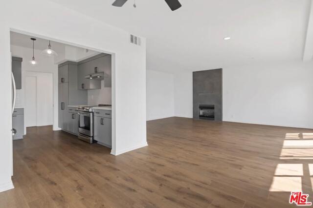 Building Photo - 511 San Vicente Blvd