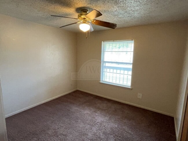 Building Photo - 1502 Linda Ln